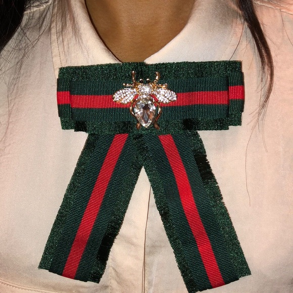 Beautiful accent bow tie brooch - Picture 5 of 5